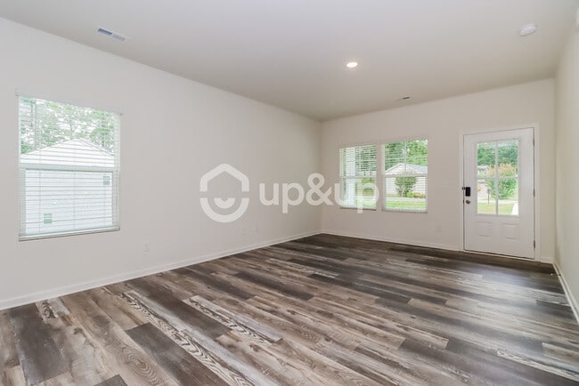 Building Photo - Fantastic 3bd/3ba home! Let yourself in!