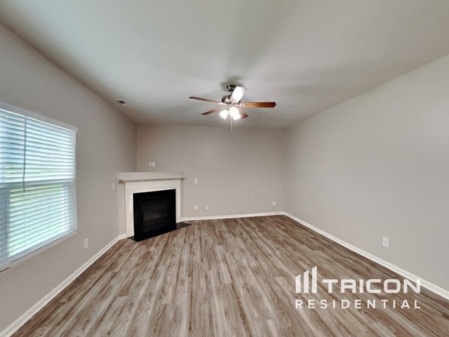 Building Photo - 570 Clear Meadow Dr