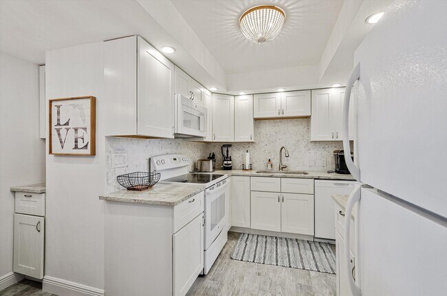 Building Photo - 225 S Beach Rd