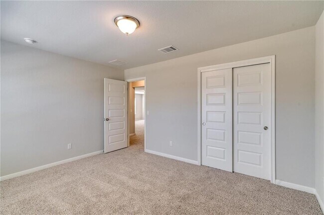 Building Photo - 2205 Limestone Lake Dr