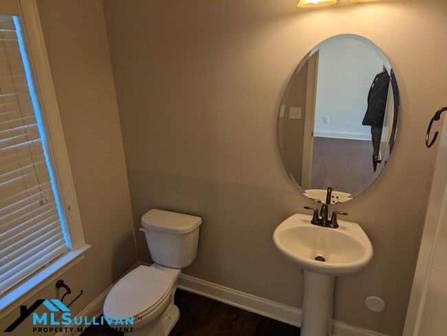 Building Photo - 833 Poplar St