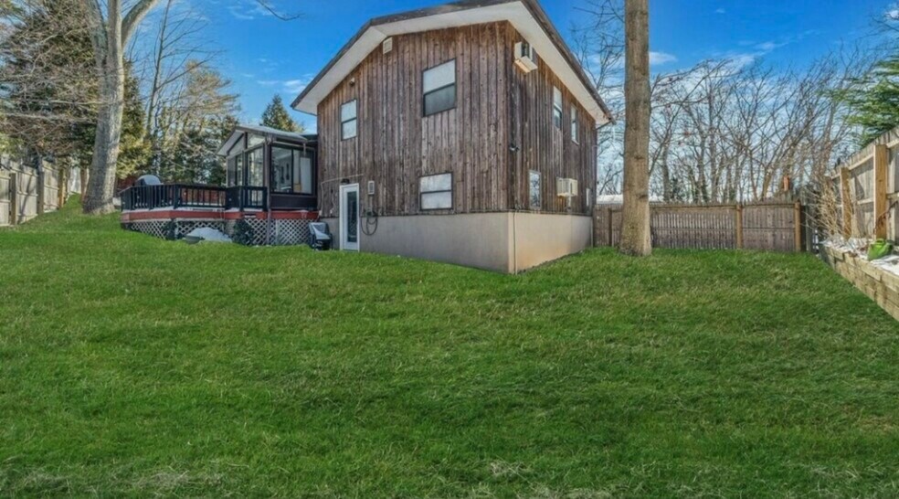 Building Photo - 74 Hempstead Dr