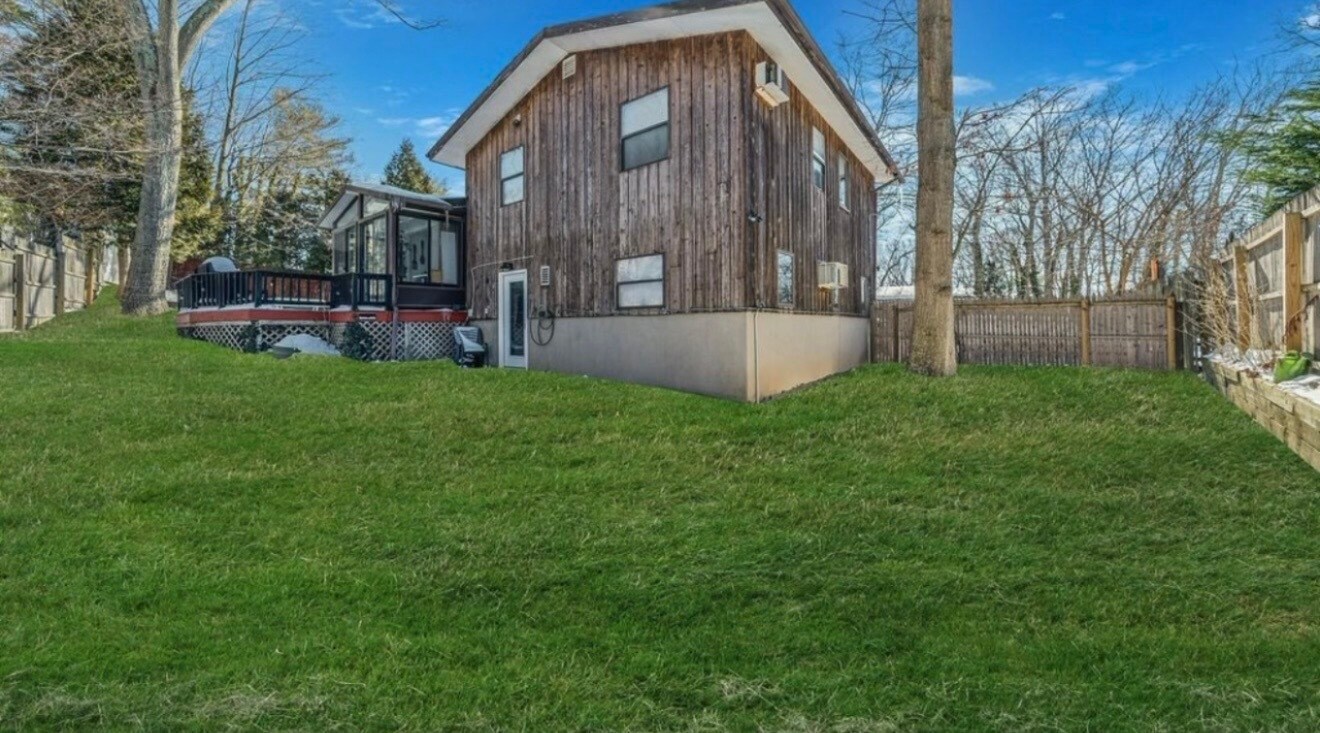 Building Photo - 74 Hempstead Dr