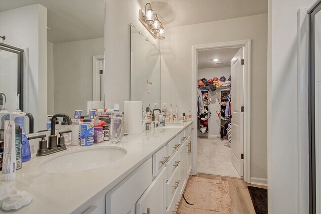 Building Photo - Spacious Moncks Corner Home