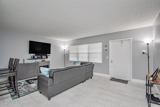 Building Photo - 436 Fanshaw K