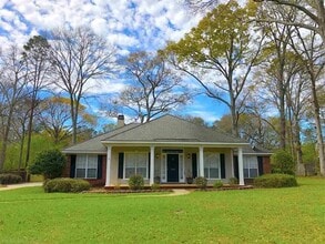 Building Photo - 1490 Hunters Ct