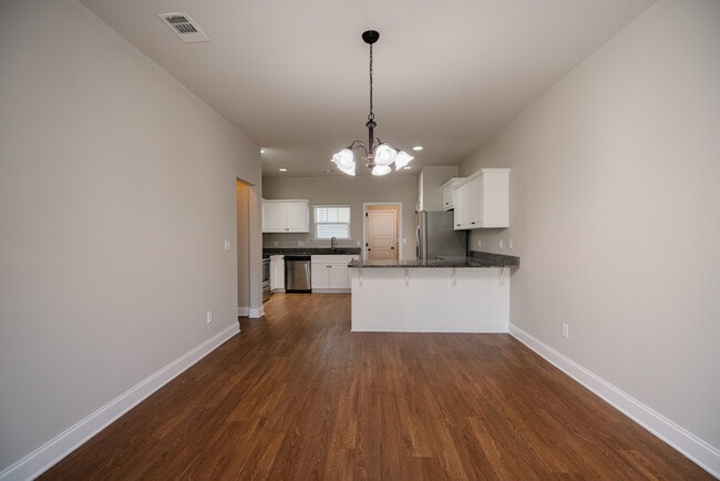 Building Photo - 600 Trellis Square