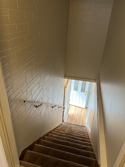 Enclosed stairway to 2nd Floor - 607 Spring St
