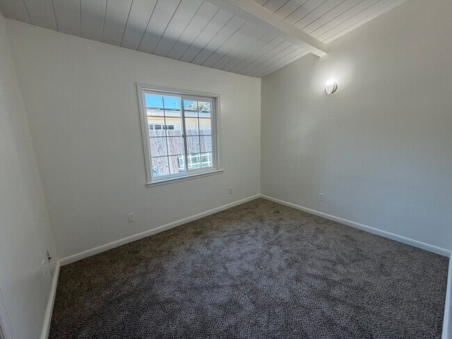 Building Photo - 295 Roswell Dr