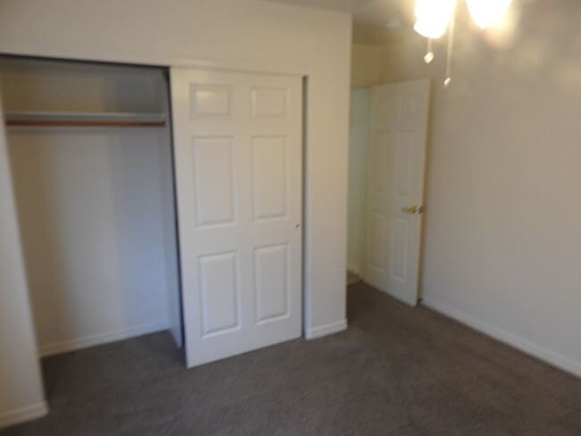 Building Photo - 3 Bedroom with large yard
