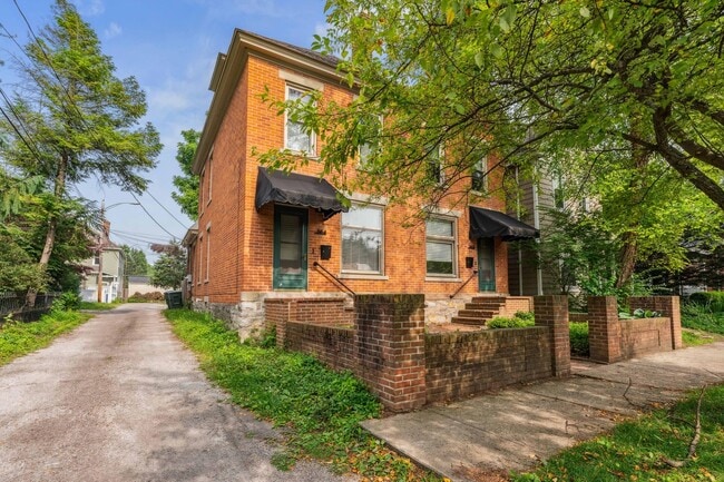 Front - 666 S 9th St