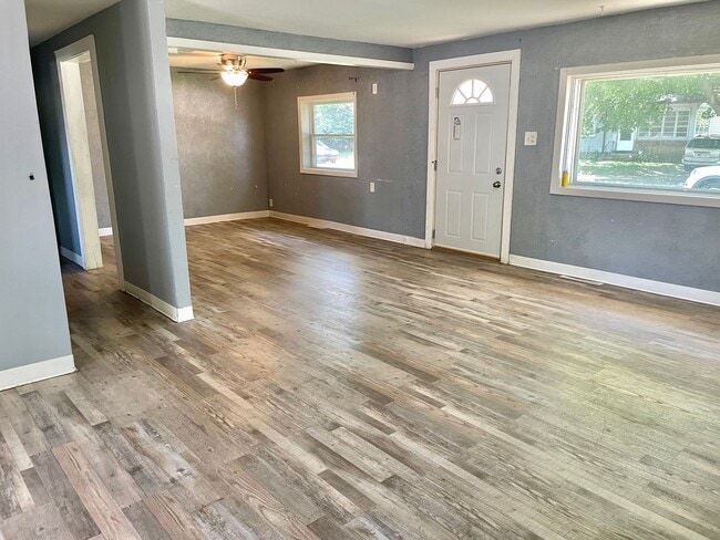Building Photo - Fully remodeled 3 bedroom ranch with large...
