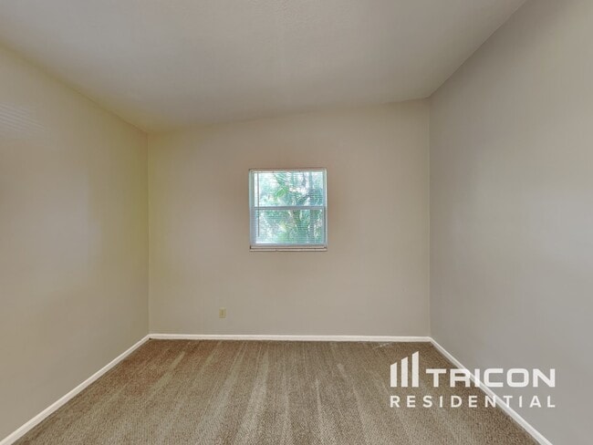 Building Photo - 2869 Webley Dr NE