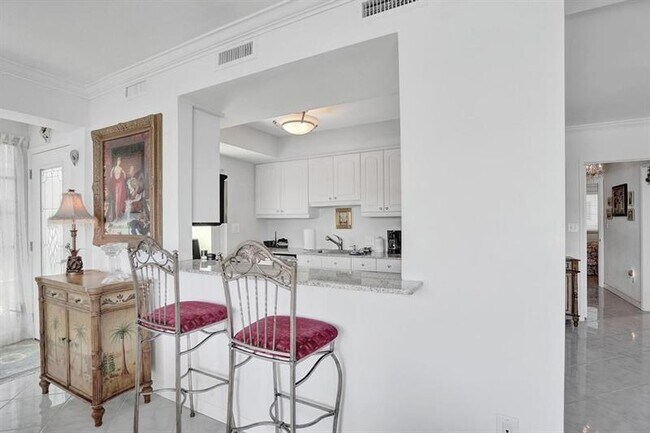 Building Photo - 180 Isle of Venice Dr