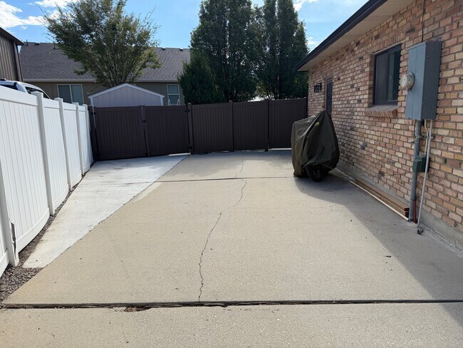 Building Photo - 1211 Meadow Ridge Ln
