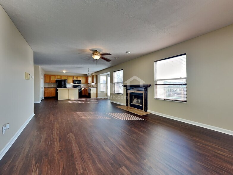 Building Photo - 3207 Creekshore Dr