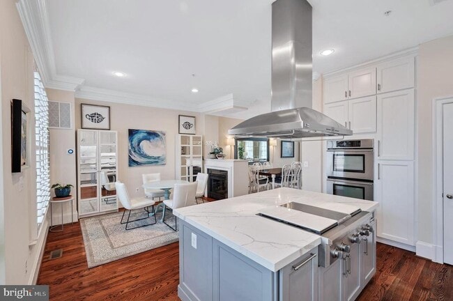 Building Photo - 705 Lyles Ln