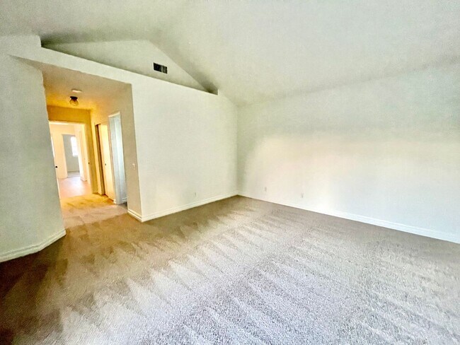 Building Photo - Beautiful 3bdrm/2ba in Mission Viejo!