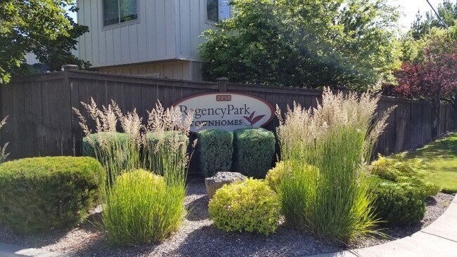 Building Photo - 2250 SW 21st St