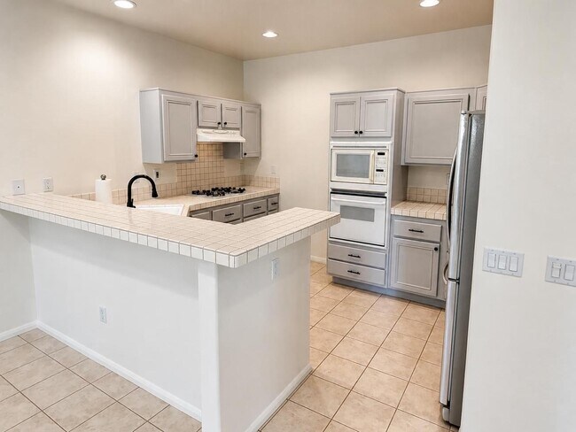 Building Photo - 1441 Upland Hills Dr N
