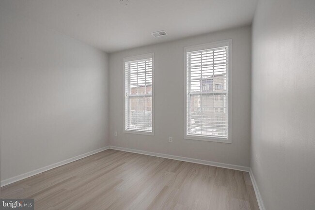 Building Photo - 23654 Hopewell Manor Terrace