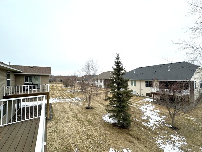 Building Photo - 6218 Shadyview Ln N