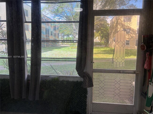 Building Photo - 351 Cambridge Rd