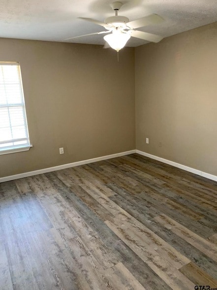 Building Photo - 113 Elm Creek Dr