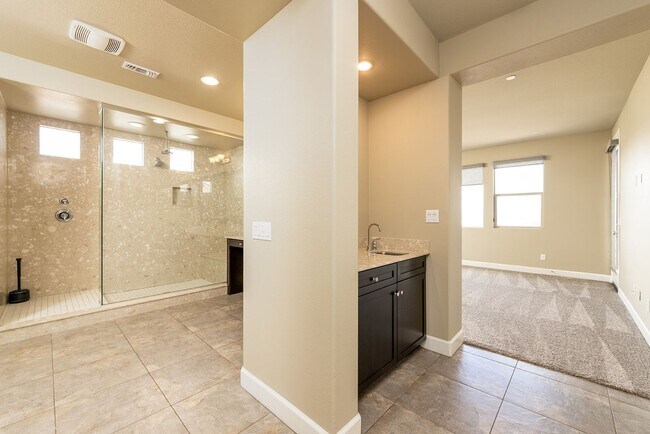 Building Photo - 5bd/3ba, 3969 sq ft Home in Gated Community in Vista!