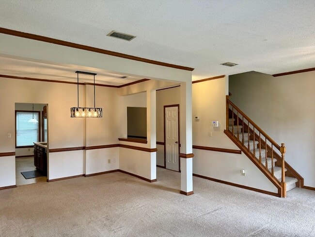 Building Photo - Stunning 3-bedroom Townhome in Heart of Vi...