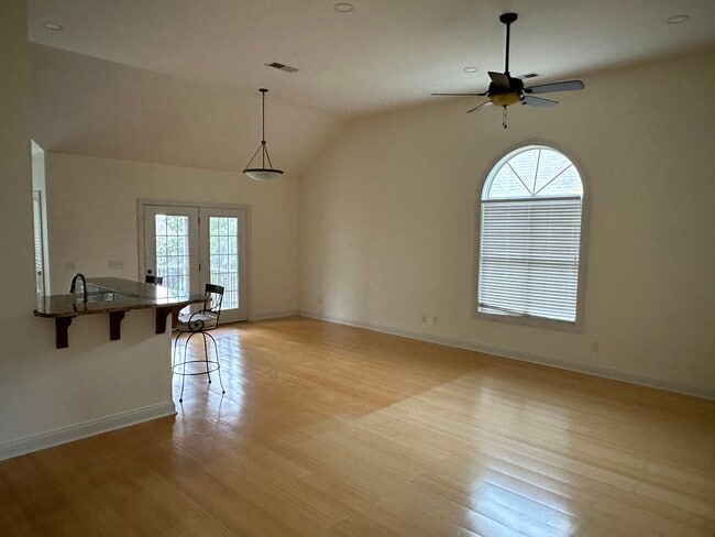 Building Photo - 106 Wisteria Ln