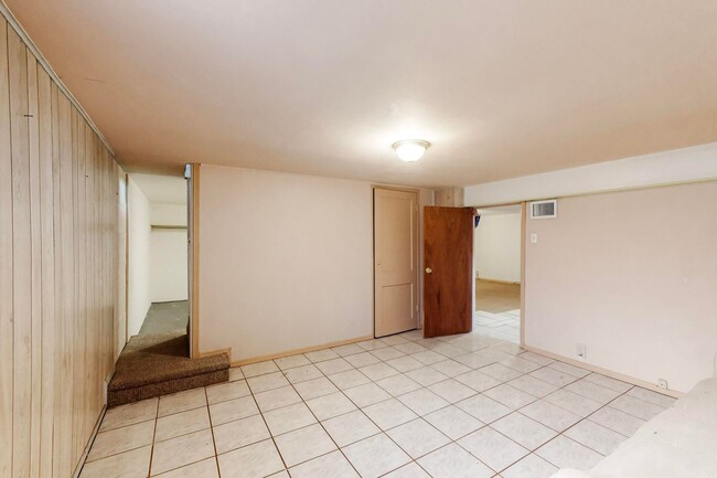 Building Photo - Charming 3 bedroom, 2 bath home in Central El Paso! Special No admin fee, $29 application fee!