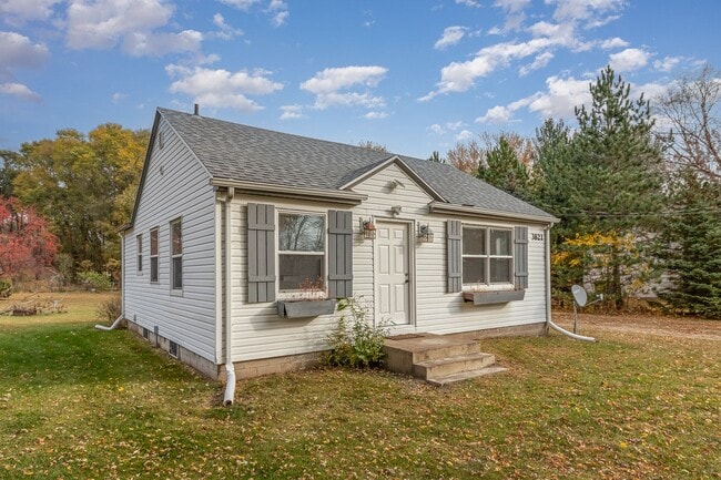 Building Photo - 2 Bed | 1 Bath Across From Coon Lake