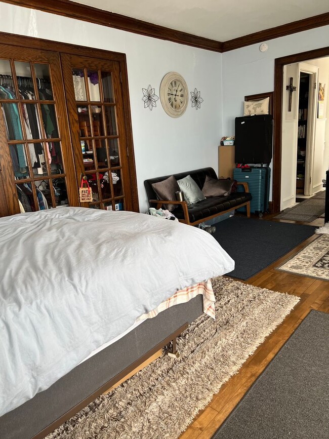 Building Photo - 318-320 N 12th Ave E