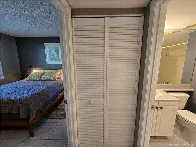 Building Photo - 5564 NE Gulfstream Way