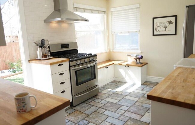 Building Photo - Single Family Home close to Sloan's Lake