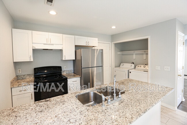 Building Photo - 602 Camellia Dr