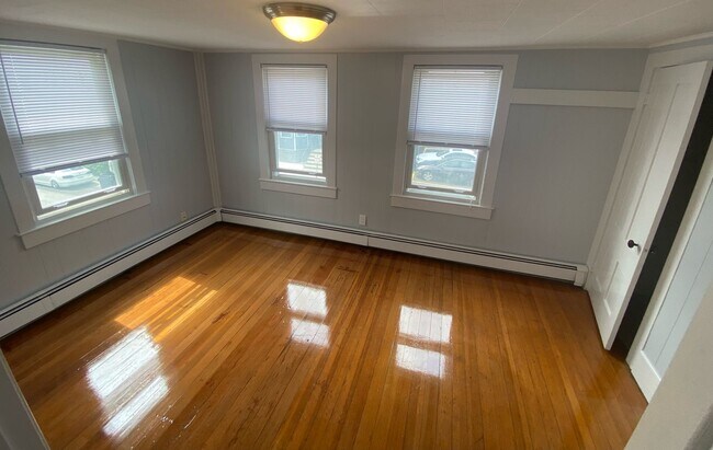 Building Photo - 11 Clark St