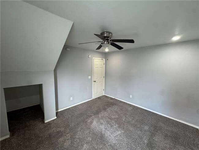 Building Photo - 1512 S Razorback Rd