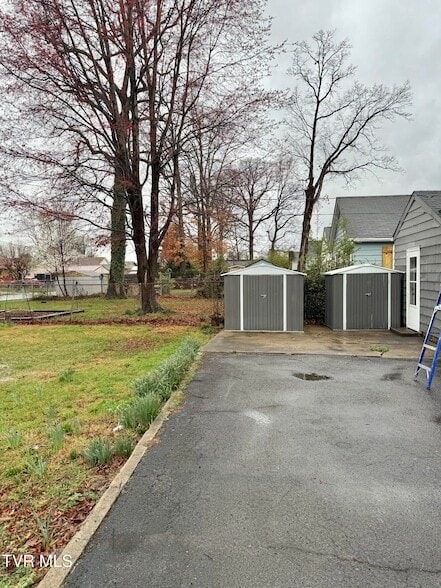 Building Photo - 1669 E Sevier Ave