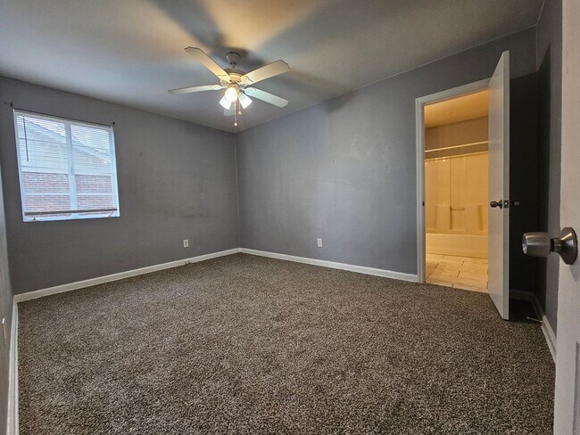 Building Photo - 3 Bedroom, 2 bath w/ detached 1 bed/ 1 bath Mother in law suite.  A MUST SEE!!