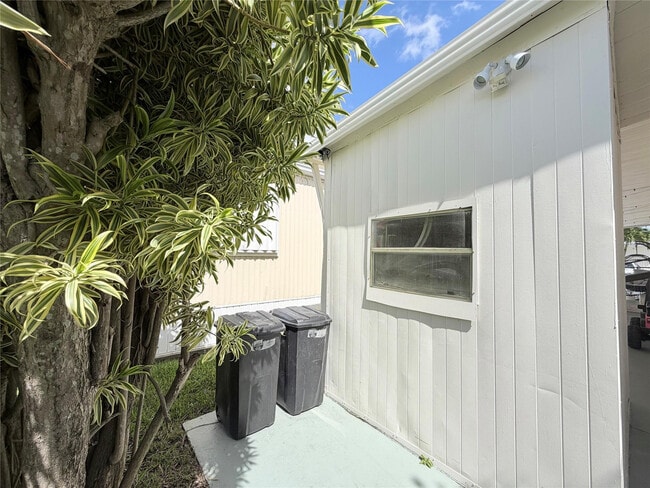 Building Photo - 5221 SW 25th Ave