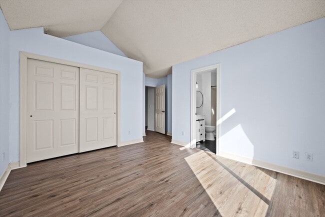 Building Photo - 5401 N Wagonwheel Trail