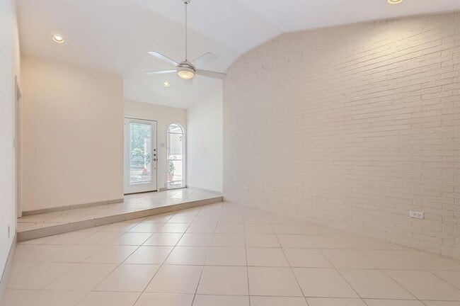 Building Photo - 3004 Maywood Cir