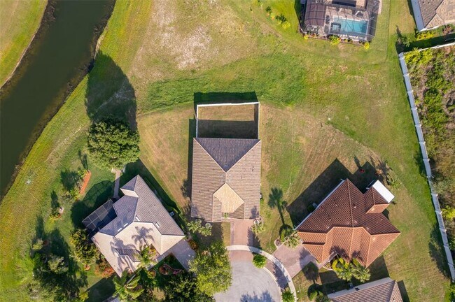 Building Photo - 2630 Summerland Way