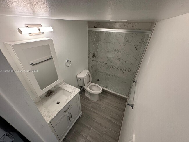 Building Photo - 161 Lakeview Dr