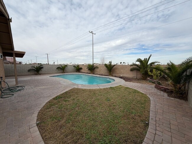 Building Photo - POOL & SOLAR HOME!