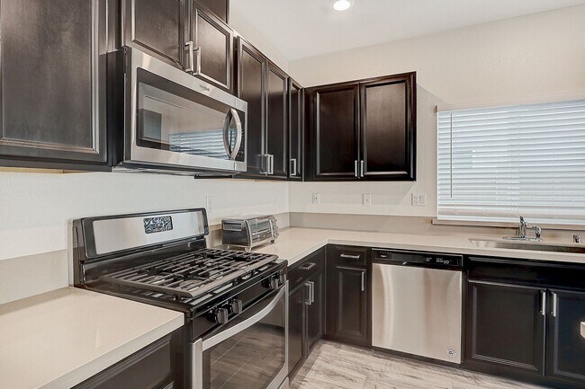 Building Photo - 4 YEARS NEW, FULLY FURNISHED 4 BEDROOM, 2....