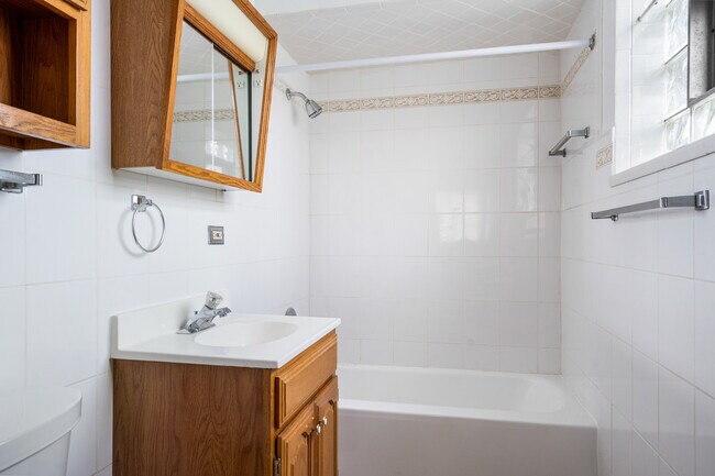 Building Photo - 517 Prairie Ave