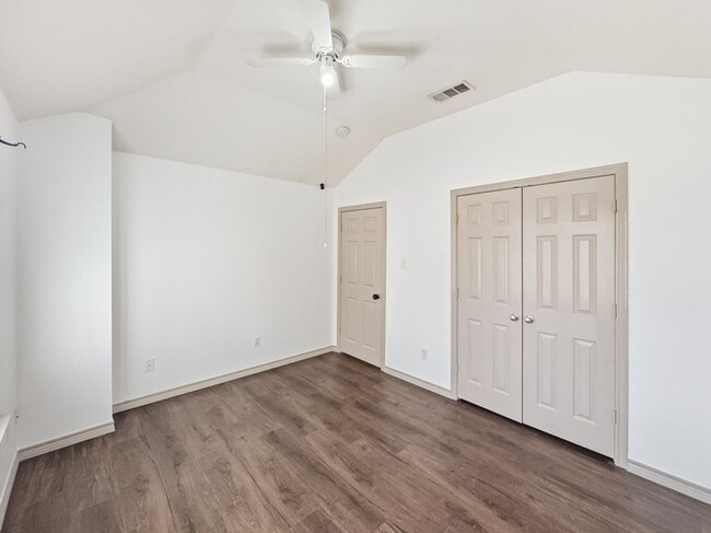 Building Photo - 3950 Seaside Ct